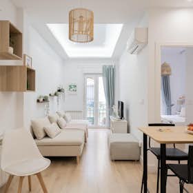 Wohnung zu mieten für 2.200 € pro Monat in Madrid, Calle de Garellano