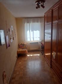 Private room for rent for €410 per month in Madrid, Calle de Villalmanzo