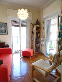 Appartamento in affitto a 900 € al mese a Athens, Loukareos Kyrillou