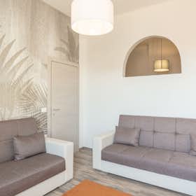 公寓 正在以 €1,343 的月租出租，其位于 Livorno, Via Giuseppe Verdi