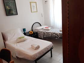 Private room for rent for €700 per month in Siena, Via Giacomo di Mino il Pellicciaio