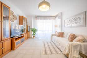 Apartment for rent for €1,500 per month in Almada, Avenida 1 de Maio