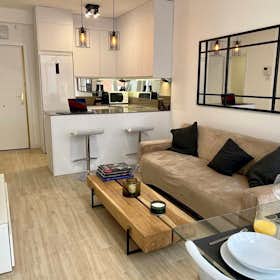 Apartment for rent for €1,900 per month in Madrid, Calle del Maestro Guerrero