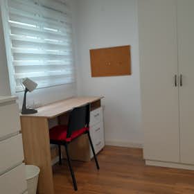 Private room for rent for €395 per month in Burjassot, Carrer Mendizábal