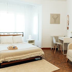Private room for rent for €880 per month in Barcelona, Carrer de Muntaner