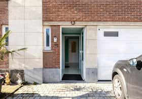 WG-Zimmer zu mieten für 600 € pro Monat in Dilbeek, Kievitenlaan