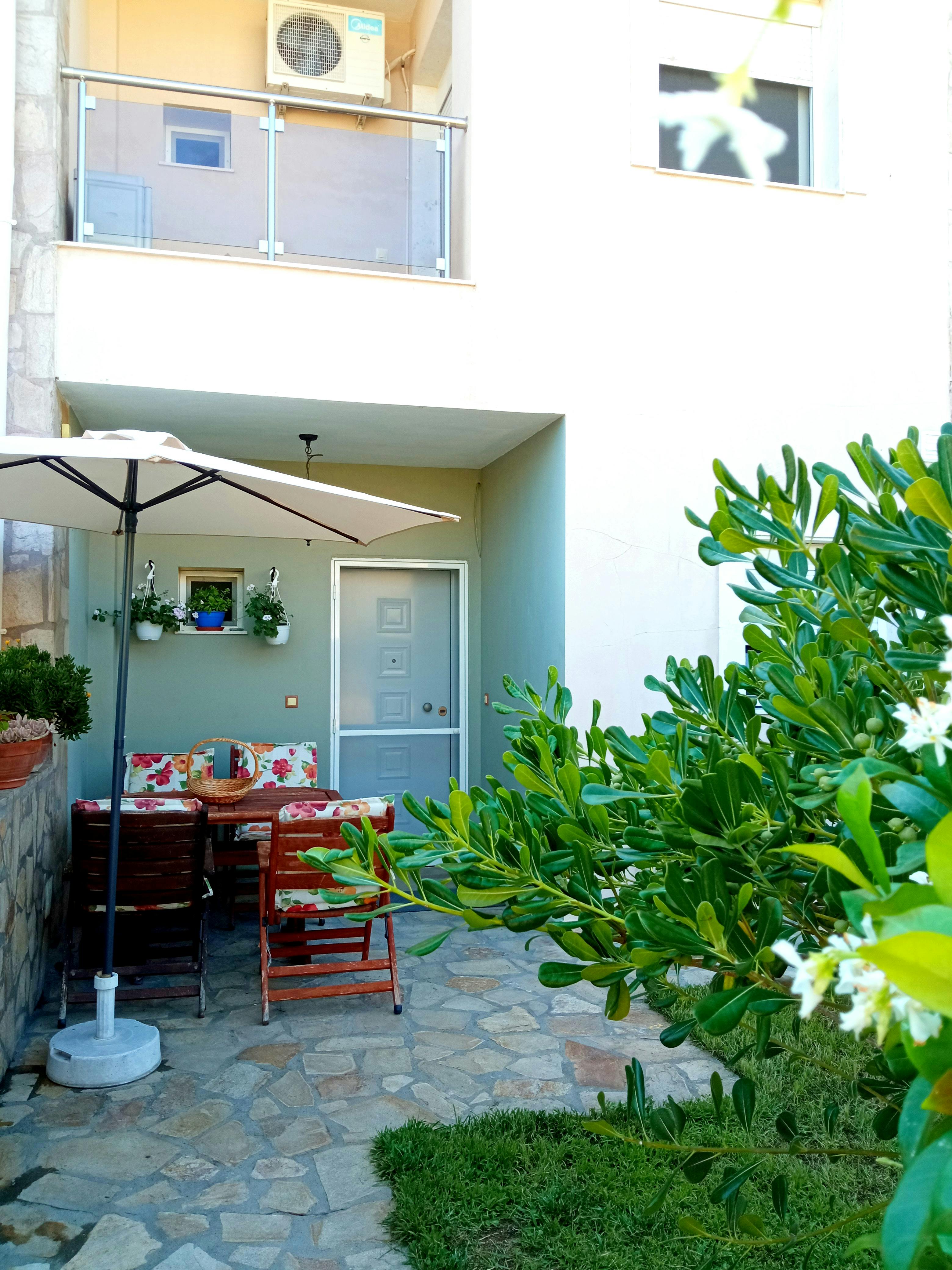 House for rent for €1,800 per month in Kallikrateia, Pitsouli
