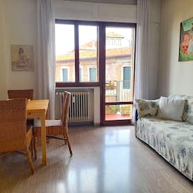 Apartment for rent for €1,100 per month in Venice, Via Angelo Partecipazio