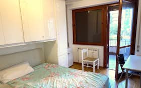 私人房间 正在以 €480 的月租出租，其位于 Rome, Via Michelangelo Tilli