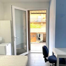 Pokój prywatny do wynajęcia za 495 € miesięcznie w mieście Rome, Via di Carcaricola