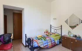 Mehrbettzimmer zu mieten für 380 € pro Monat in Rome, Via Alessandro Brisse
