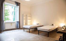 Mehrbettzimmer zu mieten für 490 € pro Monat in Rome, Largo Magna Grecia