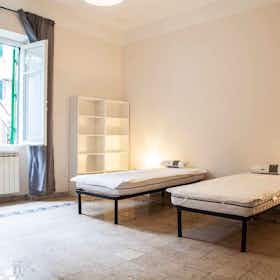 Общая комната сдается в аренду за 490 € в месяц в Rome, Largo Magna Grecia