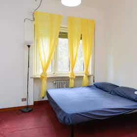 Private room for rent for €570 per month in Rome, Viale Egeo