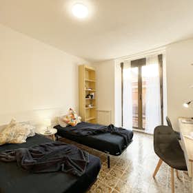 Private room for rent for €775 per month in Madrid, Calle del Dos de Mayo