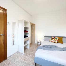 Private room for rent for €675 per month in Madrid, Calle del Dos de Mayo