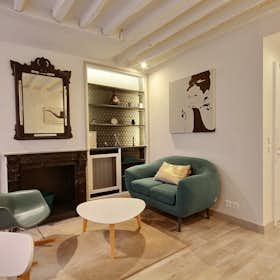 Apartment for rent for €2,068 per month in Paris, Rue Jacob