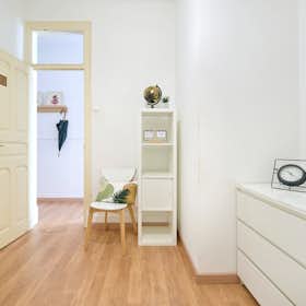 Private room for rent for €550 per month in Lisbon, Rua Carvalho Araújo
