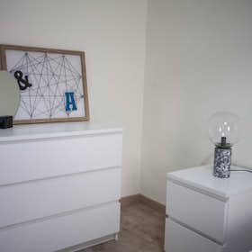 Private room for rent for €450 per month in Lisbon, Rua Carvalho Araújo