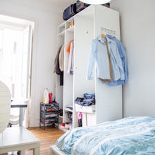 WG-Zimmer for rent for 400 € per month in Lisbon, Calçada das Necessidades
