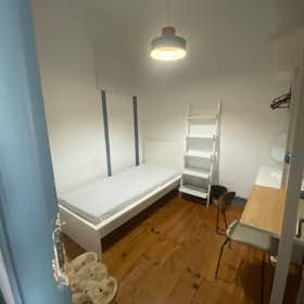 Private room for rent for €350 per month in Lisbon, Rua Heróis de Quionga