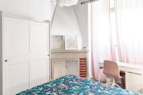 Private room for rent for €700 per month in Lisbon, Rua da Palmeira