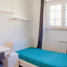 Private room for rent for €350 per month in Lisbon, Avenida Dom Rodrigo da Cunha
