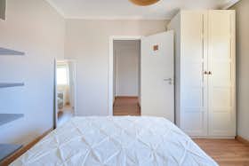 Private room for rent for €700 per month in Lisbon, Rua Actor Vale