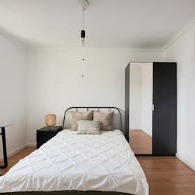 Chambre privée for rent for 450 € per month in Lisbon, Rua Actor Vale