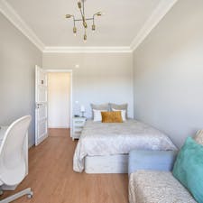 WG-Zimmer for rent for 400 € per month in Lisbon, Avenida São João de Deus