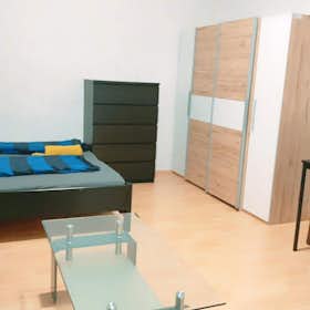 Apartment for rent for €1,497 per month in Vienna, Hagenmüllergasse