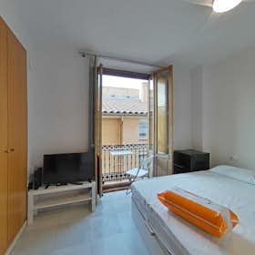 Private room for rent for €600 per month in Valencia, Plaça de la Reina