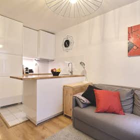 Apartment for rent for €1,430 per month in Paris, Rue Keller