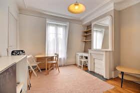 Mieszkanie do wynajęcia za 2120 € miesięcznie w mieście Paris, Rue Jean Dollfus