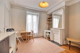 Apartamento para alugar por € 2.120 por mês em Paris, Rue Jean Dollfus