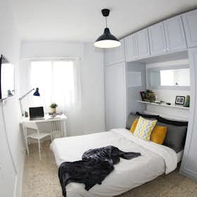 Private room for rent for €675 per month in Madrid, Calle de Camarena