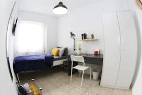 Privé kamer te huur voor € 400 per maand in Madrid, Calle de Camarena