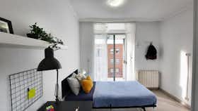 Private room for rent for €425 per month in Madrid, Calle de Santa María Reina