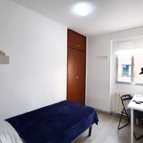 Private room for rent for €475 per month in Madrid, Calle de Santa María Reina