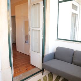 Private room for rent for €750 per month in Lisbon, Avenida Duque d'Ávila