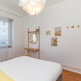 Private room for rent for €650 per month in Lisbon, Avenida Padre Manuel da Nóbrega