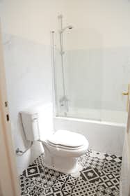 Private room for rent for €650 per month in Lisbon, Avenida Guerra Junqueiro