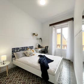 Private room for rent for €750 per month in Madrid, Calle de San Bernardo