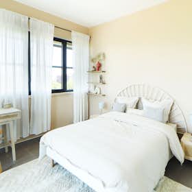 Private room for rent for €970 per month in Paris, Boulevard MacDonald