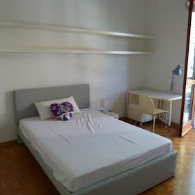 Private room for rent for €750 per month in Milan, Via Federico Tesio