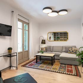 Apartment for rent for €1,995 per month in Barcelona, Carrer de Casanova