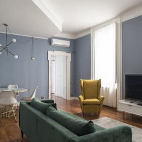 Apartment for rent for €2,310 per month in Milan, Via Rodolfo Farneti