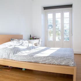 Private room for rent for €550 per month in Lisbon, Avenida de Sidónio Pais
