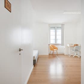 Private room for rent for €650 per month in Lisbon, Avenida de Sidónio Pais