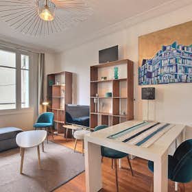 Apartment for rent for €2,968 per month in Paris, Rue Scheffer